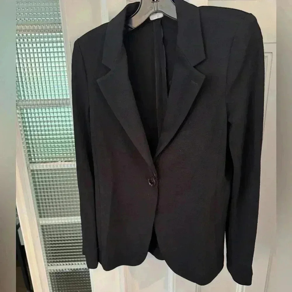 Giorgio Armani black blazer. One button padded shoulders perfect sz EU 44 US 8